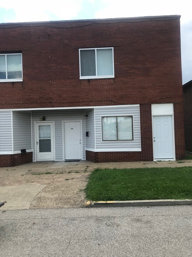 Foto principal - 114 D St