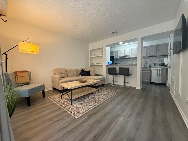 Building Photo - 6810 Glenridge Dr