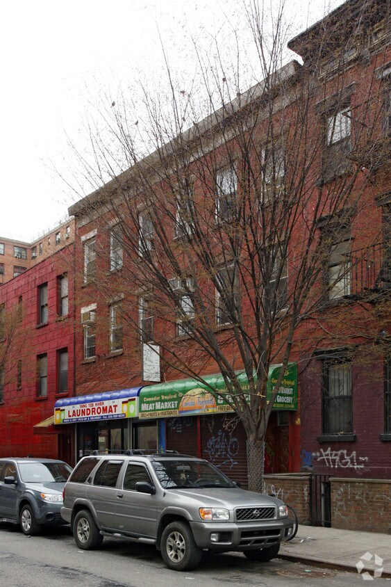 Foto del edificio - 322 E 3rd St