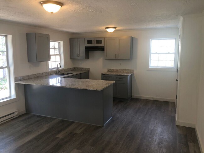 Foto del edificio - Newly remodeled home is located in Lancast...