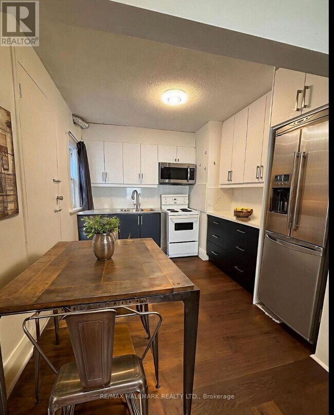 Photo du bâtiment - A - 1616A BLOOR STREET W