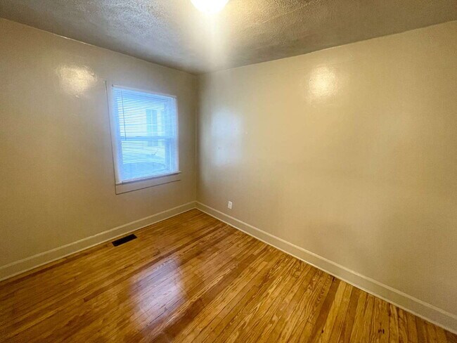 Foto del edificio - 3 Bedroom less than a mile from University of Indianapolis