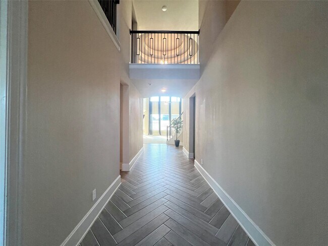 Foto del edificio - 15815 Sunlit Falls Dr