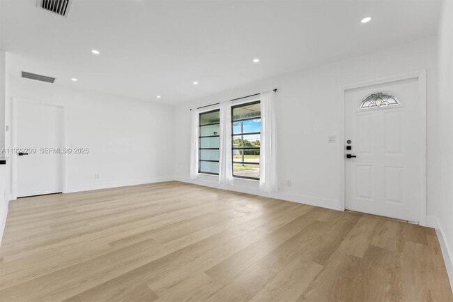 Foto del edificio - 2610 NW 83rd Ave