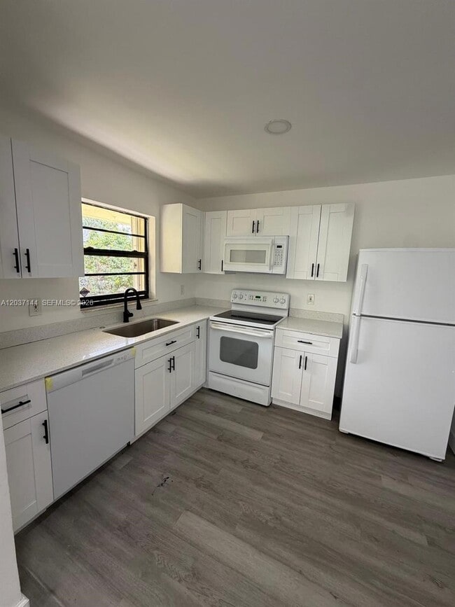 Foto del edificio - 6560 SW 49th St