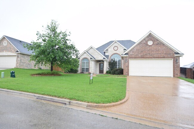 Building Photo - 802 Marshall Dr