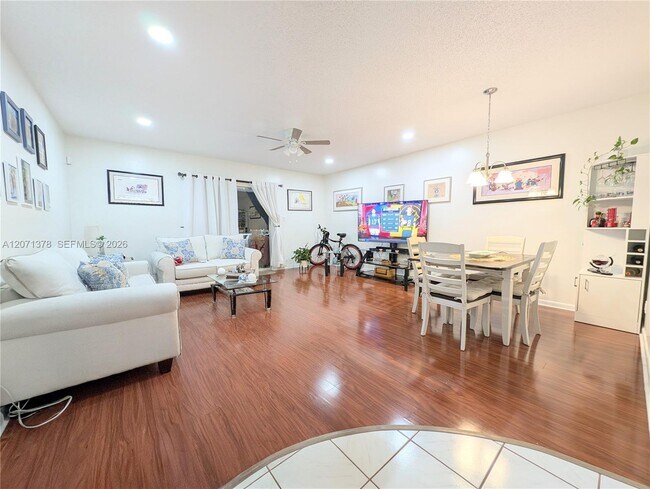 Foto del edificio - 4801 NW 22nd Ct