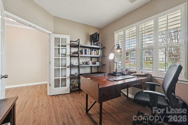 Foto del edificio - 5016 Riverdale Dr