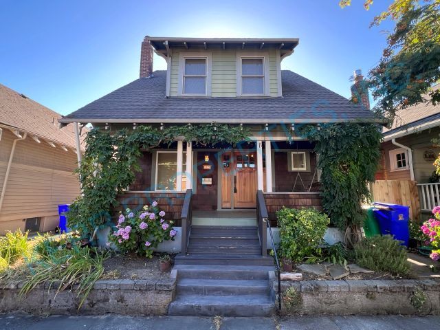 Primary Photo - FREE RENT! 3 Bd - 2 Bth - Walk-in Closets ...