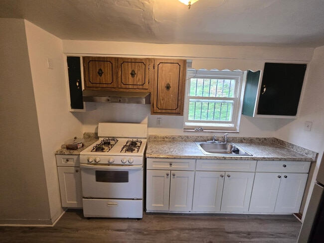 Photo - 2015 Fairlawn St House