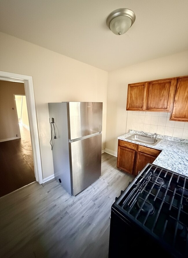 Photo - 1943 E Monmouth St Apartment