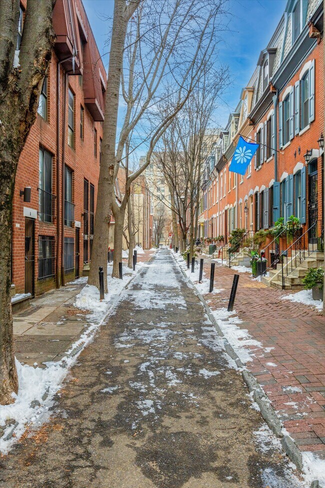 Van Pelt - 104 N Van Pelt St