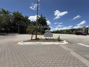 Building Photo - 731 N Pine Island Rd