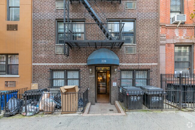 Entrance - 228 E 81st St