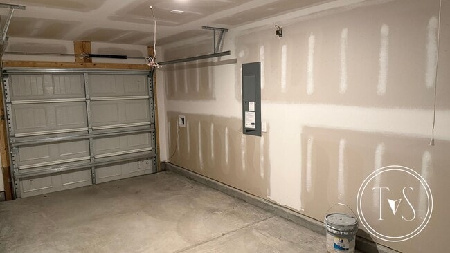 Building Photo - RATE DROP ALERT (was $2200/month) and FALL...