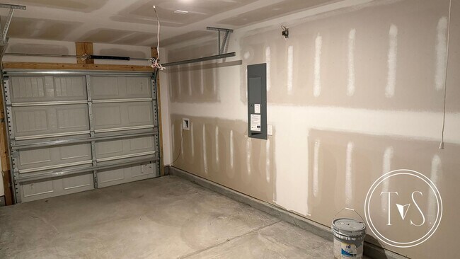 Foto del edificio - RATE DROP ALERT (was $2200/month) and FALL...