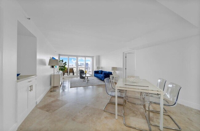 Foto del edificio - 1717 N Bayshore Dr