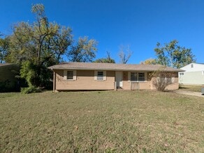 Building Photo - 1013 N West St