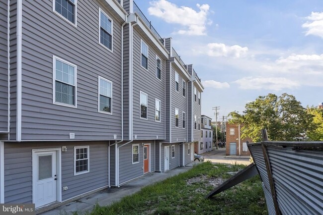 Building Photo - 1207 Clarkson St