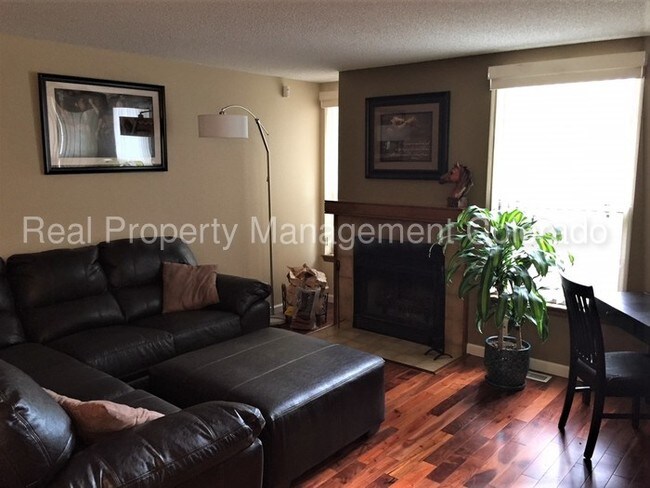 Building Photo - Beautiful Townhome in Sunpointe