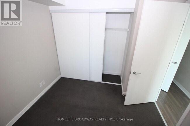 Photo du bâtiment - 165 Legion Rd N