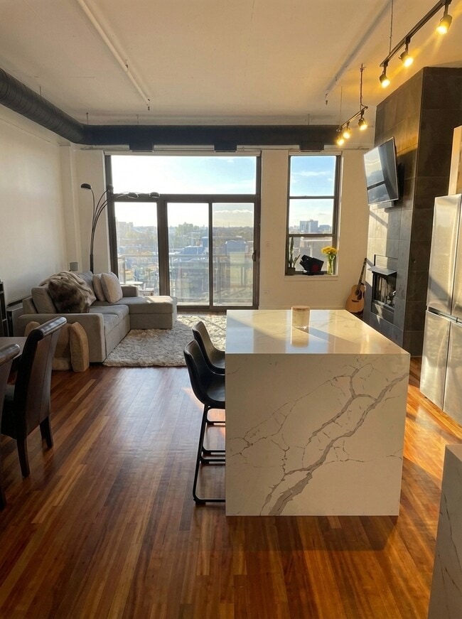 Foto del edificio - 1301 W Madison St