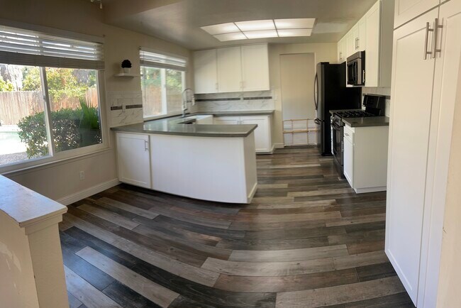 Foto del edificio - 8325 Garry Oak Dr
