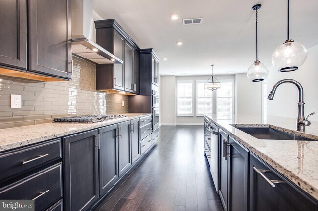 Building Photo - 7510 Sawyer Farm Way