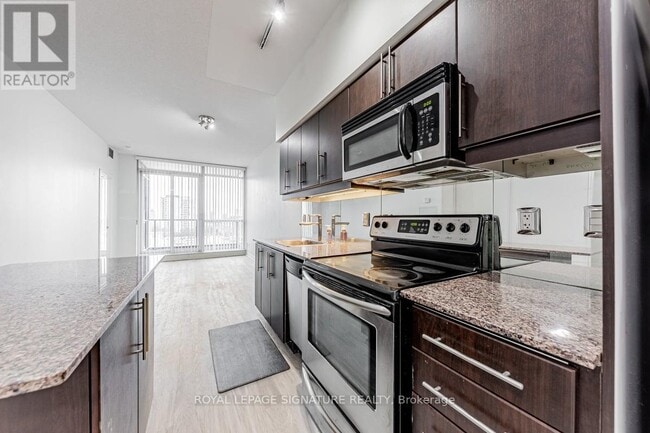 Building Photo - 2885 Bayview Ave