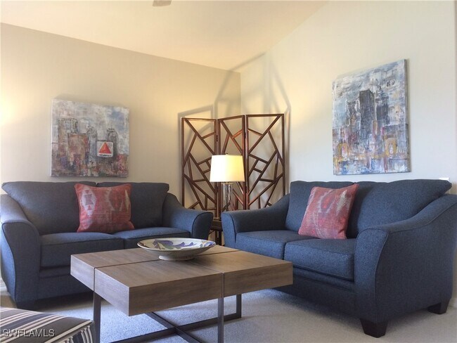 Foto del edificio - 13260 Sherburne Cir