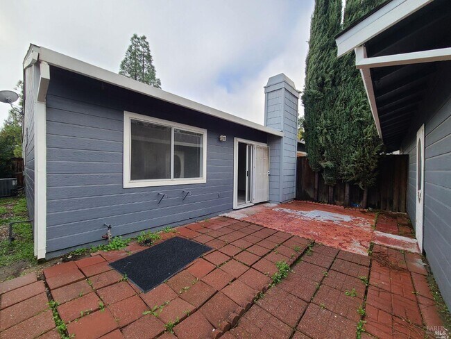Building Photo - 107 Cambridge Dr