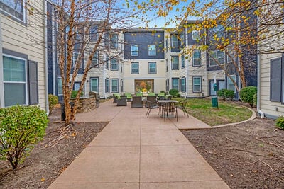 Foto del edificio - The Den