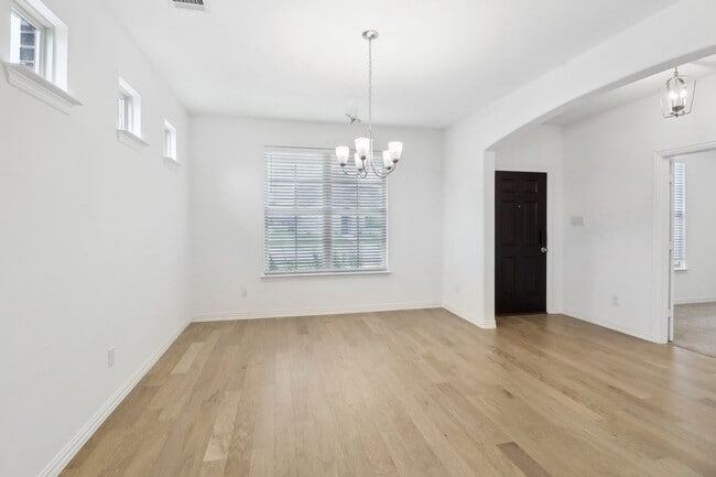 Building Photo - 1200 Milfoil Dr