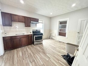 Building Photo - 22 Humphreys St