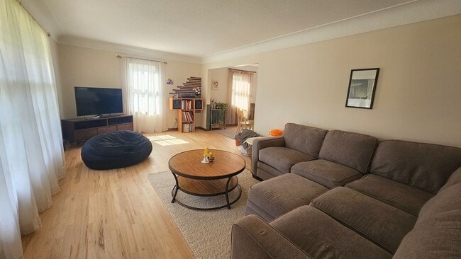 Building Photo - Charming 4-Bedroom Remodeled Home in Quiet...