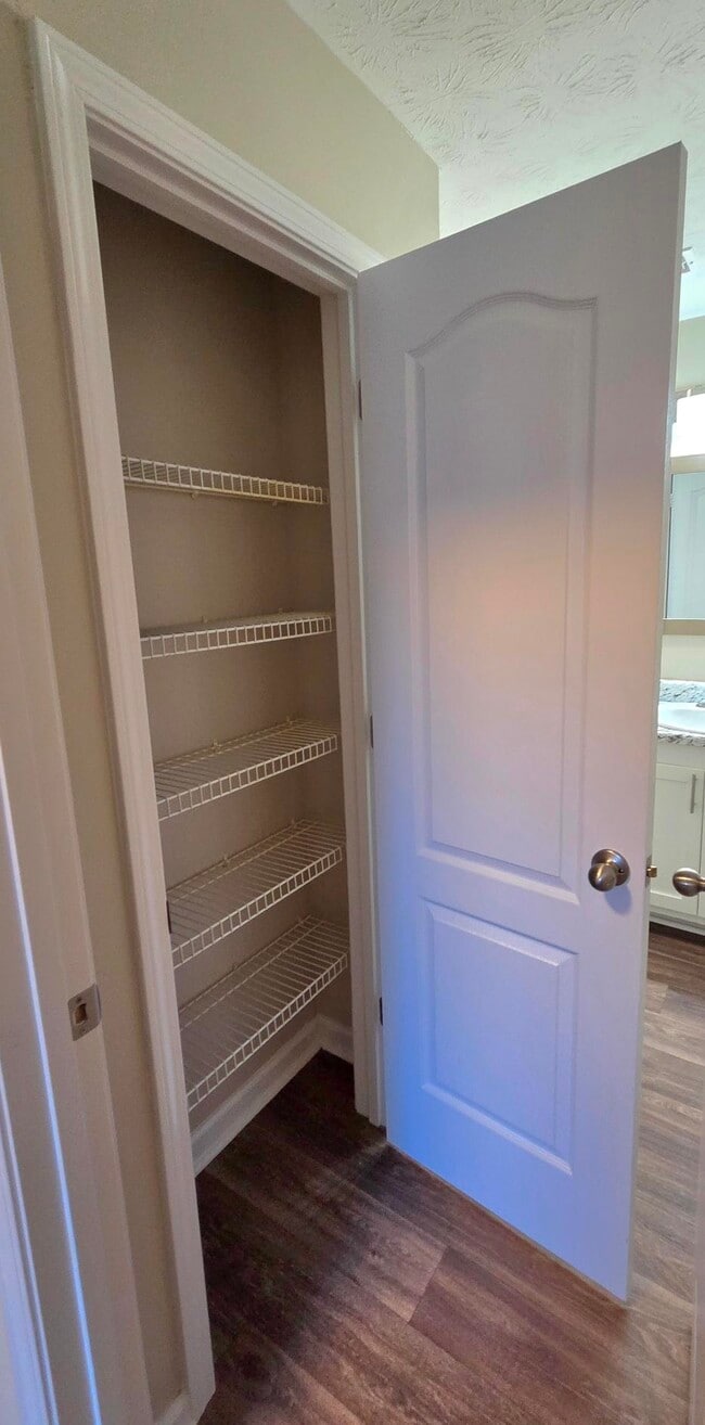 Linen Closet - Greenleaf