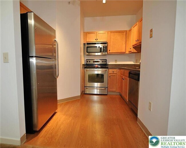 Foto del edificio - 2121 Hokendauqua Ave