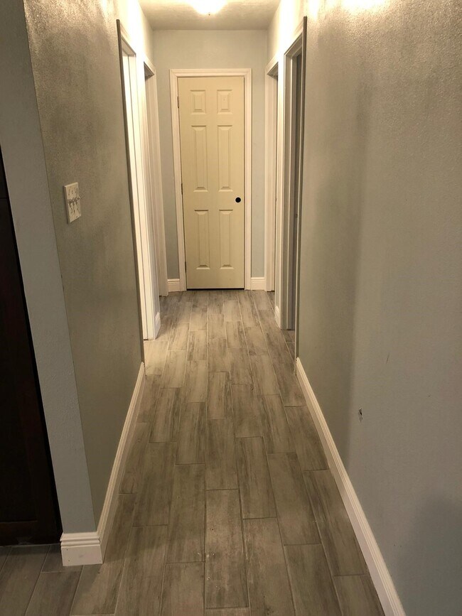 Foto del edificio - 3031 Groton Dr