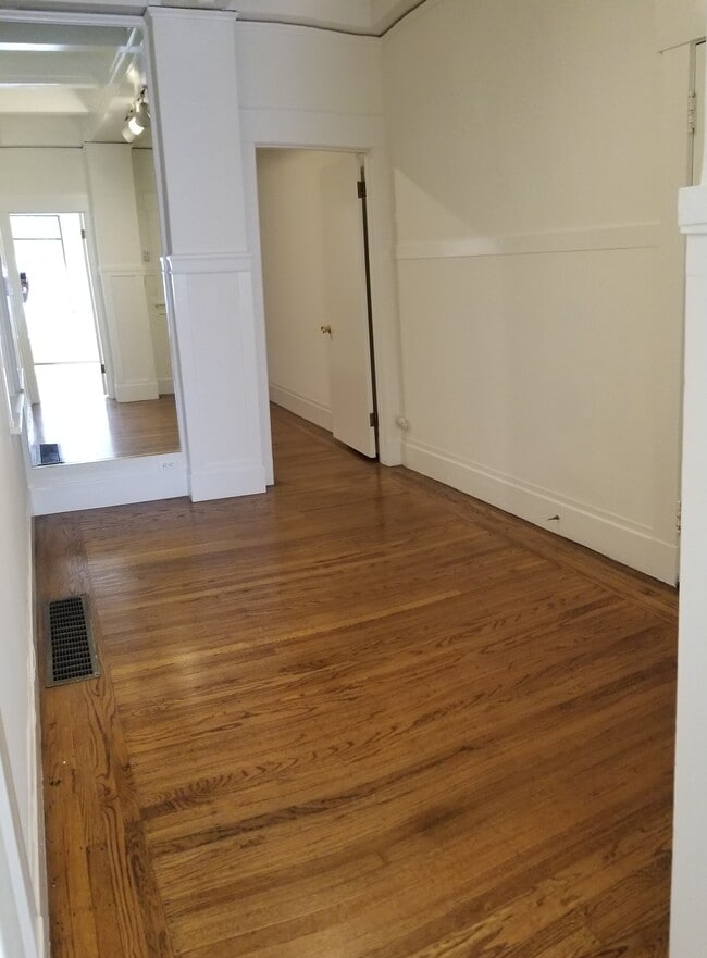 Building Photo - 1054 Sutter St