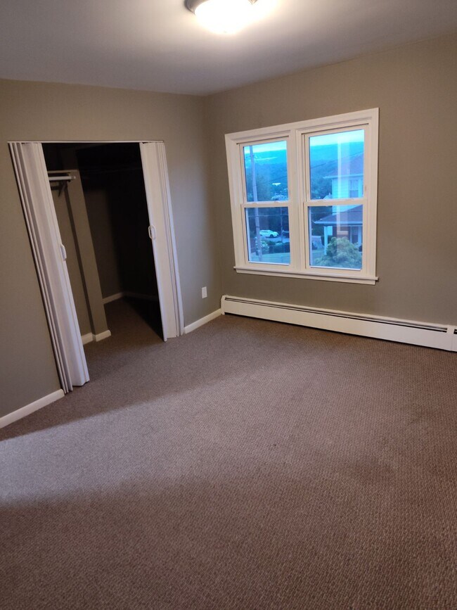 Bedroom - 951-2 Carmalt St