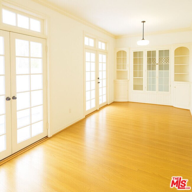 Foto del edificio - 6063 Scenic Ave