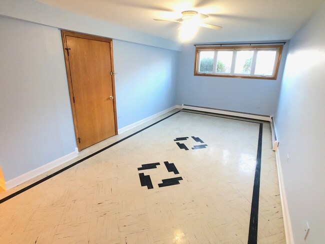 Foto del edificio - 4521 South Saint Louis Avenue, Unit BSMT