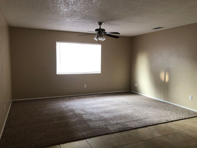 Foto del edificio - 657 E. SONORA  3 BEDROOM 2 BATHROOM TULARE