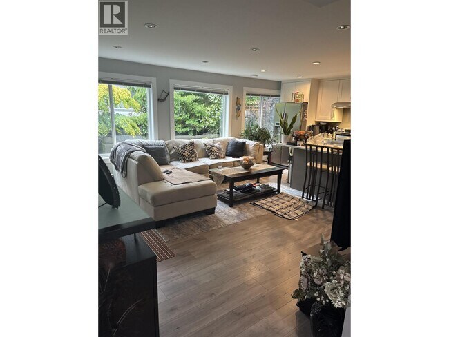 Photo du bâtiment - 1460 Avondale St