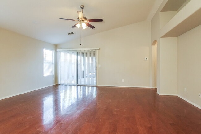 Foto del edificio - 8459 W Ross Ave