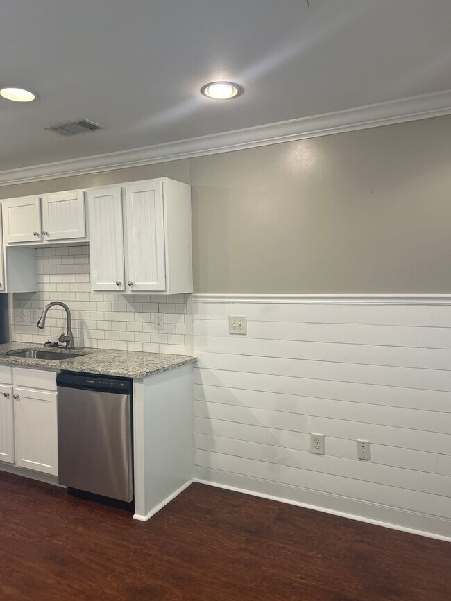 Building Photo - 07-103 Barrett