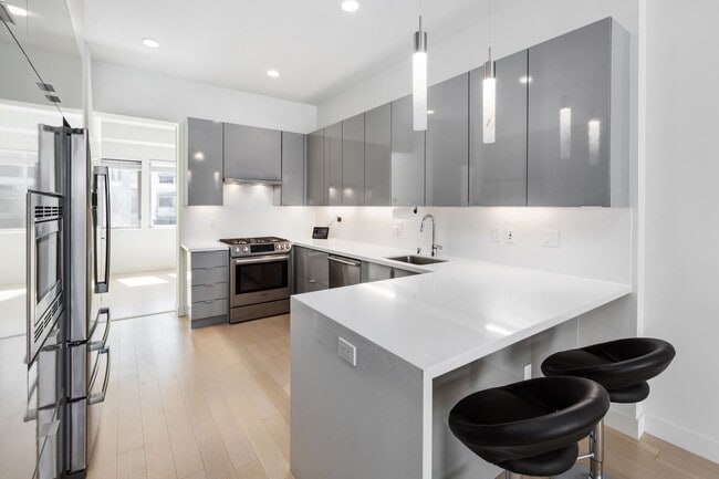 Building Photo - 550 Hudson Ave