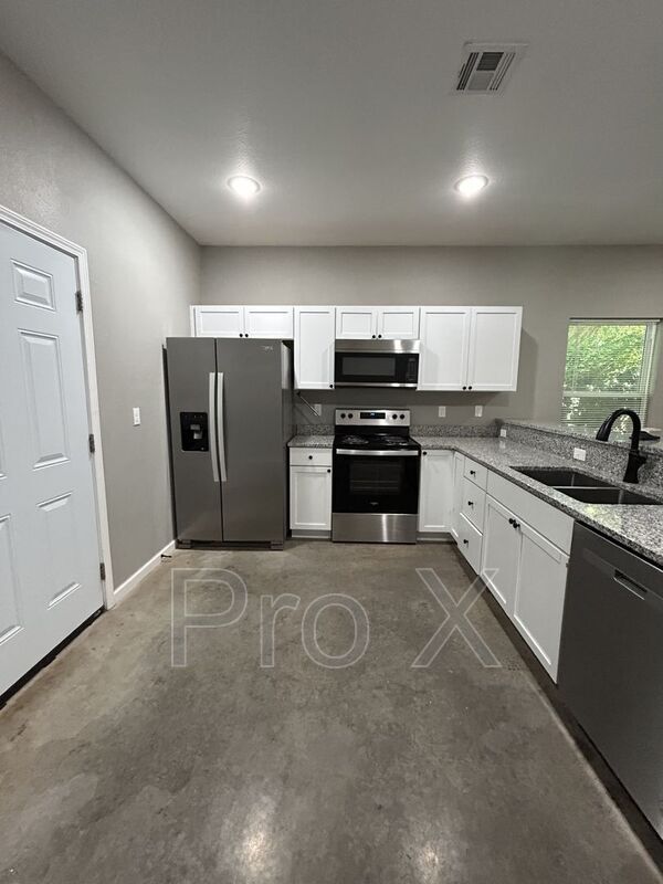 Building Photo - 308 W Forest St