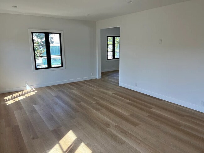 Foto del edificio - 412 S Doheny Dr