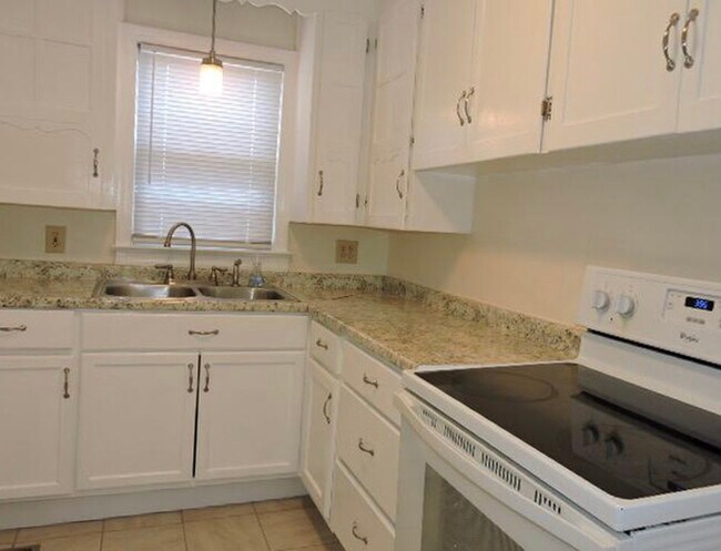 Kitchen - 5652 Obrien Ave